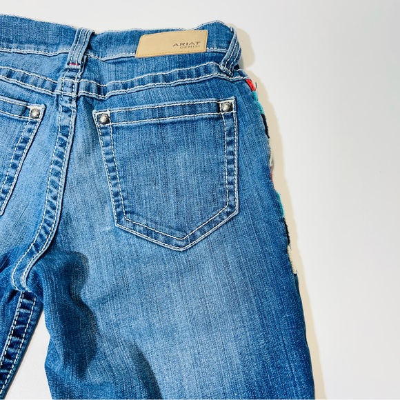 Ariat Jean shorts Bermuda shorts embroidered stretchy mid rise Women size 28 - Picture 8 of 9